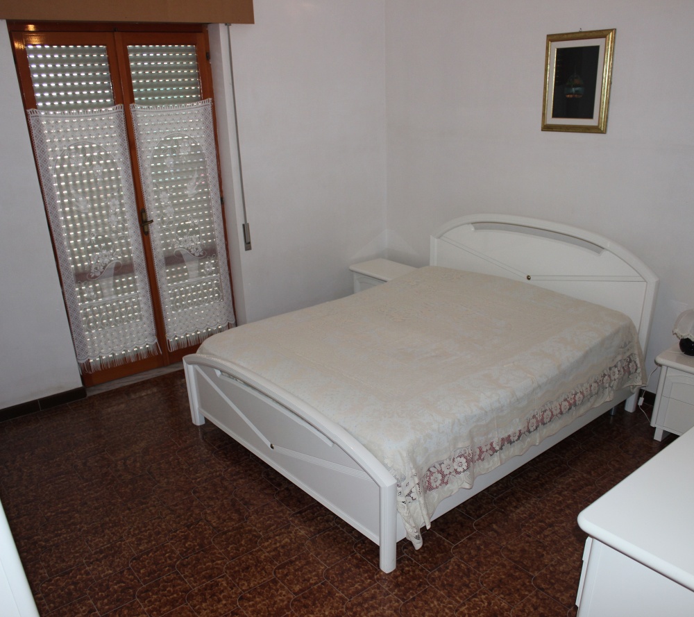 Camera da letto appartamento + magazzino a Rocca di Capri Leone
