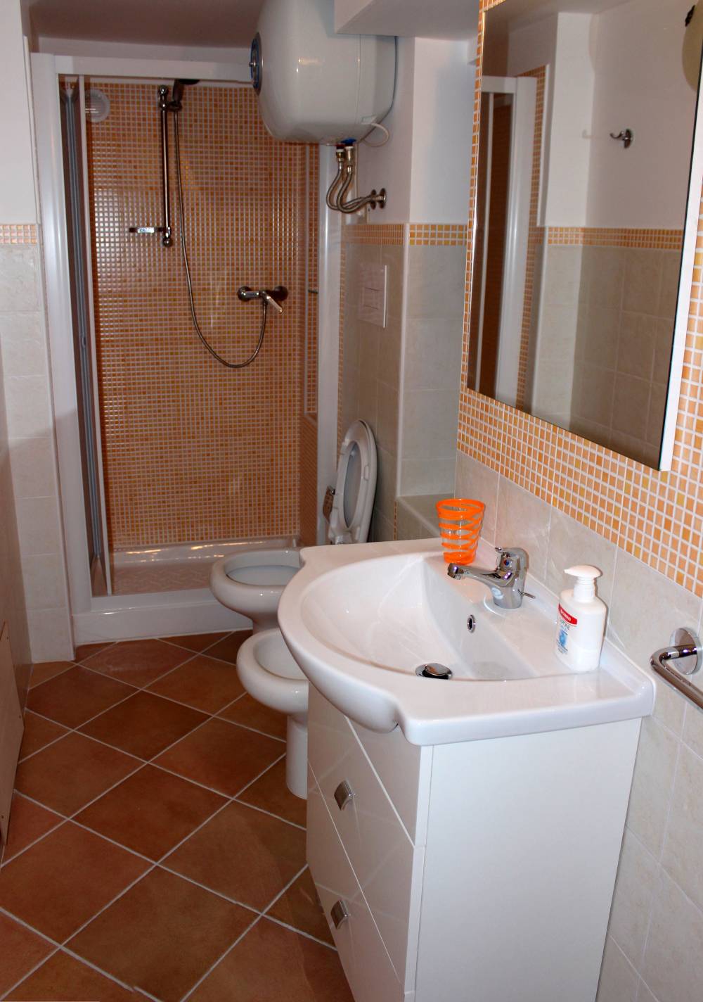 Bagno con doccia - casa per vacanze a Capo d'Orlando A35G