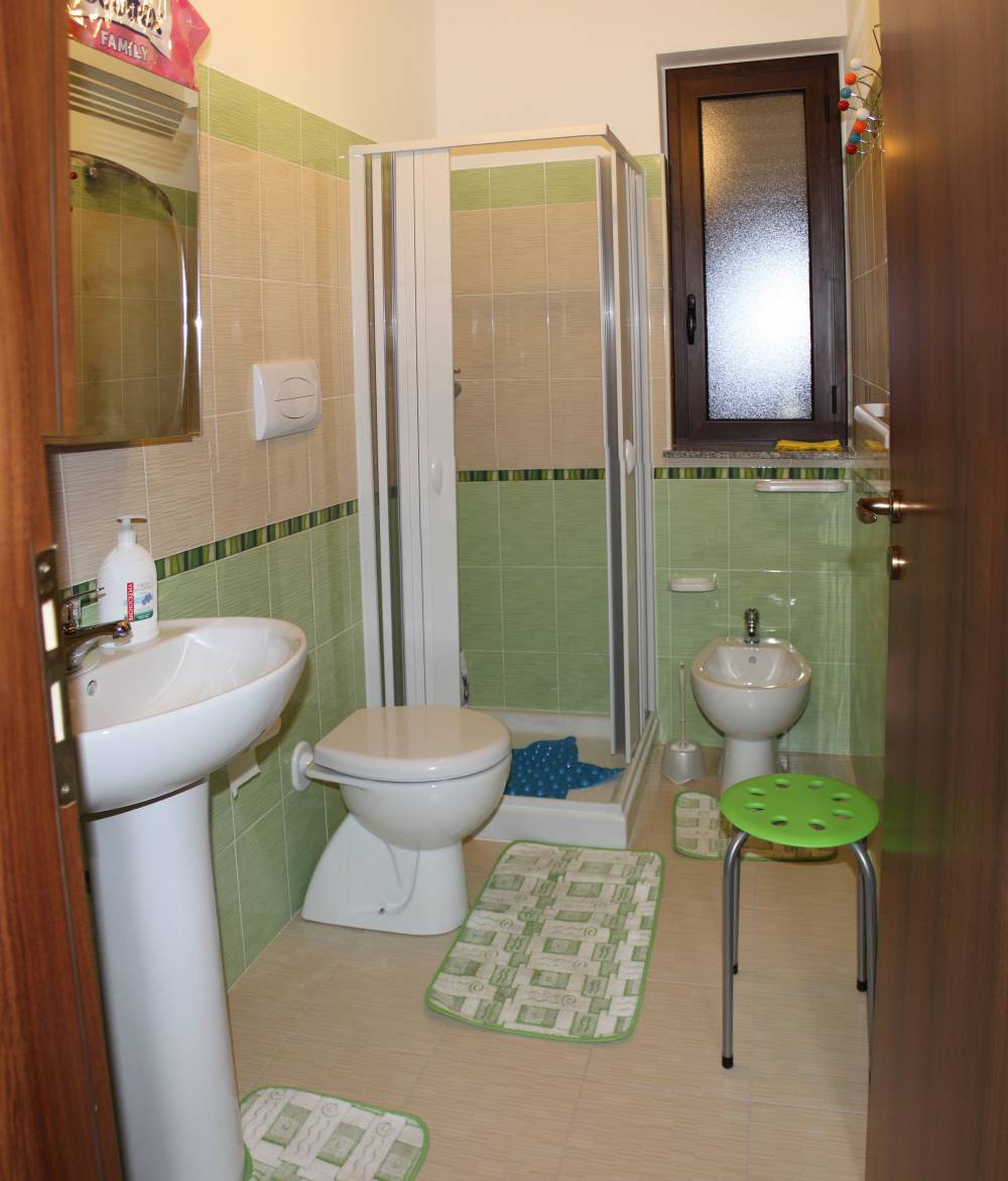 Bagno con doccia - casa vacanza in vendita a Capo d'Orlando CD14VF