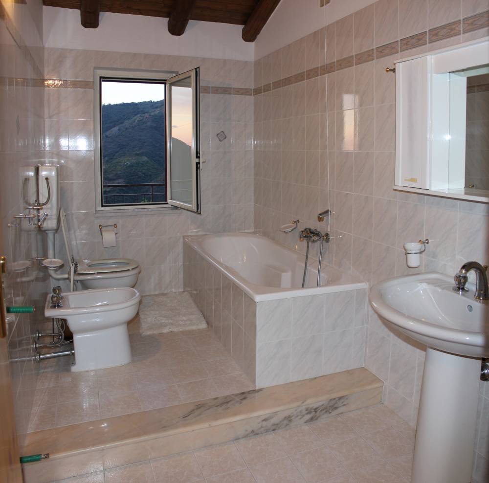 Bagno n. 1 della villa in vendita nel Comune di Mirto