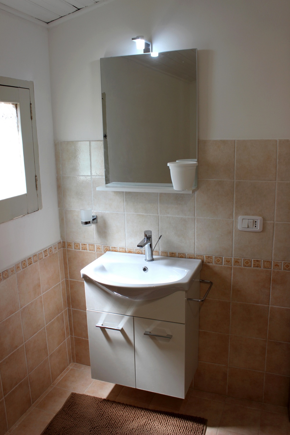 Foto n. 2 del bagno della casa di Rocca di Capri Leone RC54