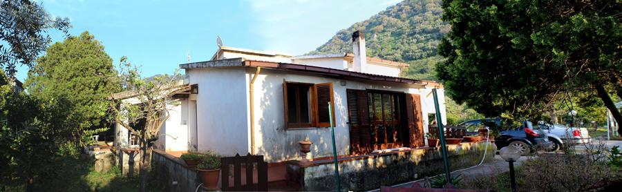 Prospetto esterno villa in vendita a Brolo
