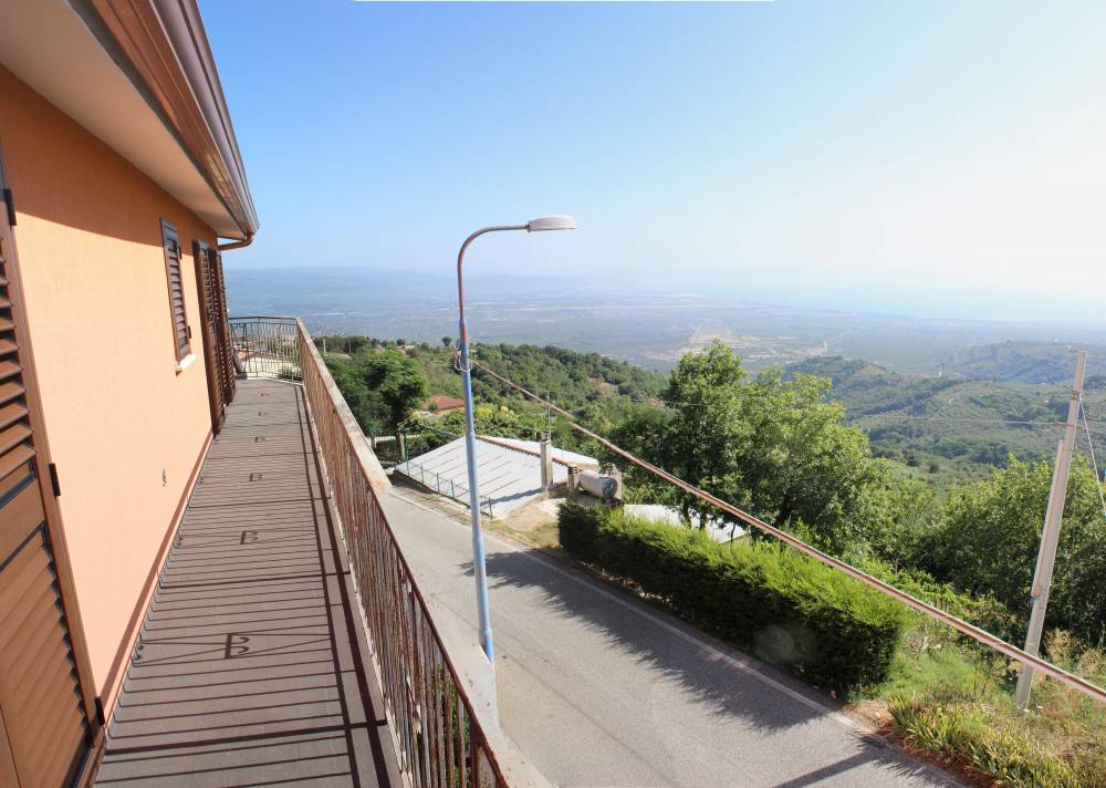 Balcone con vista sul golfo di S. Eufemia