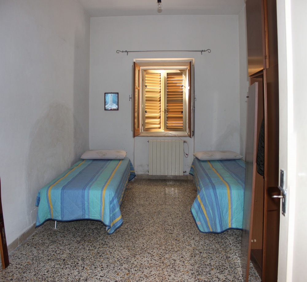 Camera da letto mini appartamento in vendita a Rocca di Capri Leone - Sicilia