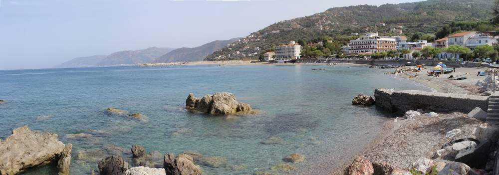 Suggestivo angolo di San Gregorio con l´Hotel "La Tartaruga" sullo sfondo.