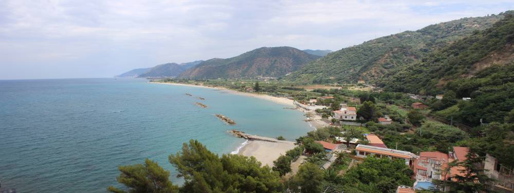 La bellissima baia di Testa di Monaco con sabbia fine e fondali bassi