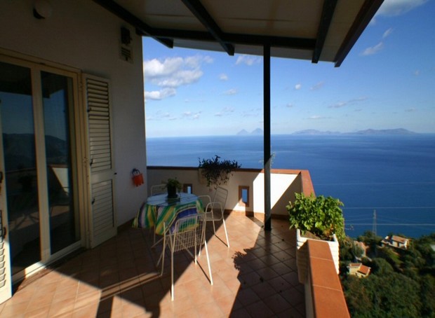 Villa con straordinaria vista mare a Capo d´Orlando. Rif. CD33