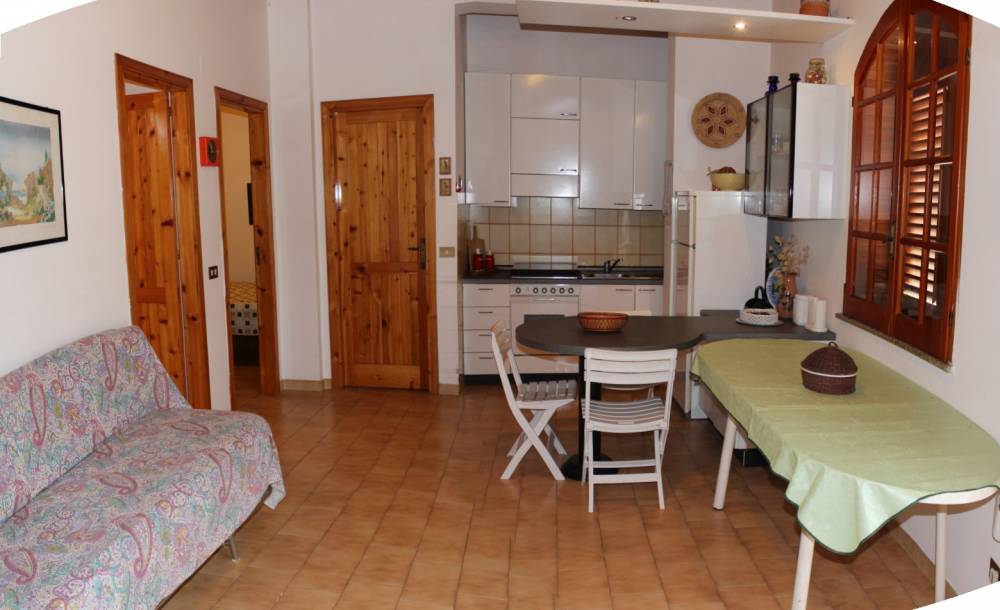 Foto 2 del soggiorno cucina abitazione in vendita città di Marina di Caronia residence Torre del Lauro