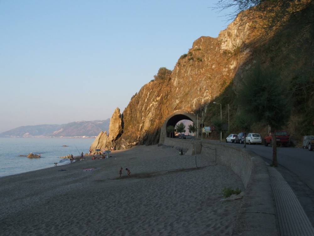 Altra foto della spiaggia nei pressi della storica galelria