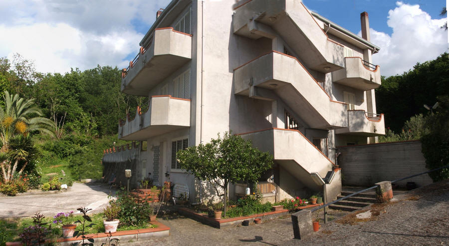 Foto 2 della Facciata esterna del fabbricato in cui si trova l'appartamento in vendita a Naso