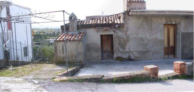 La prima casa lato laganeto