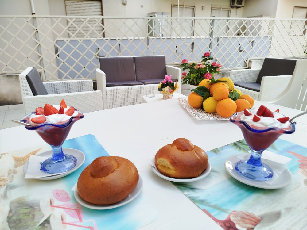 Granita fragola con brioche