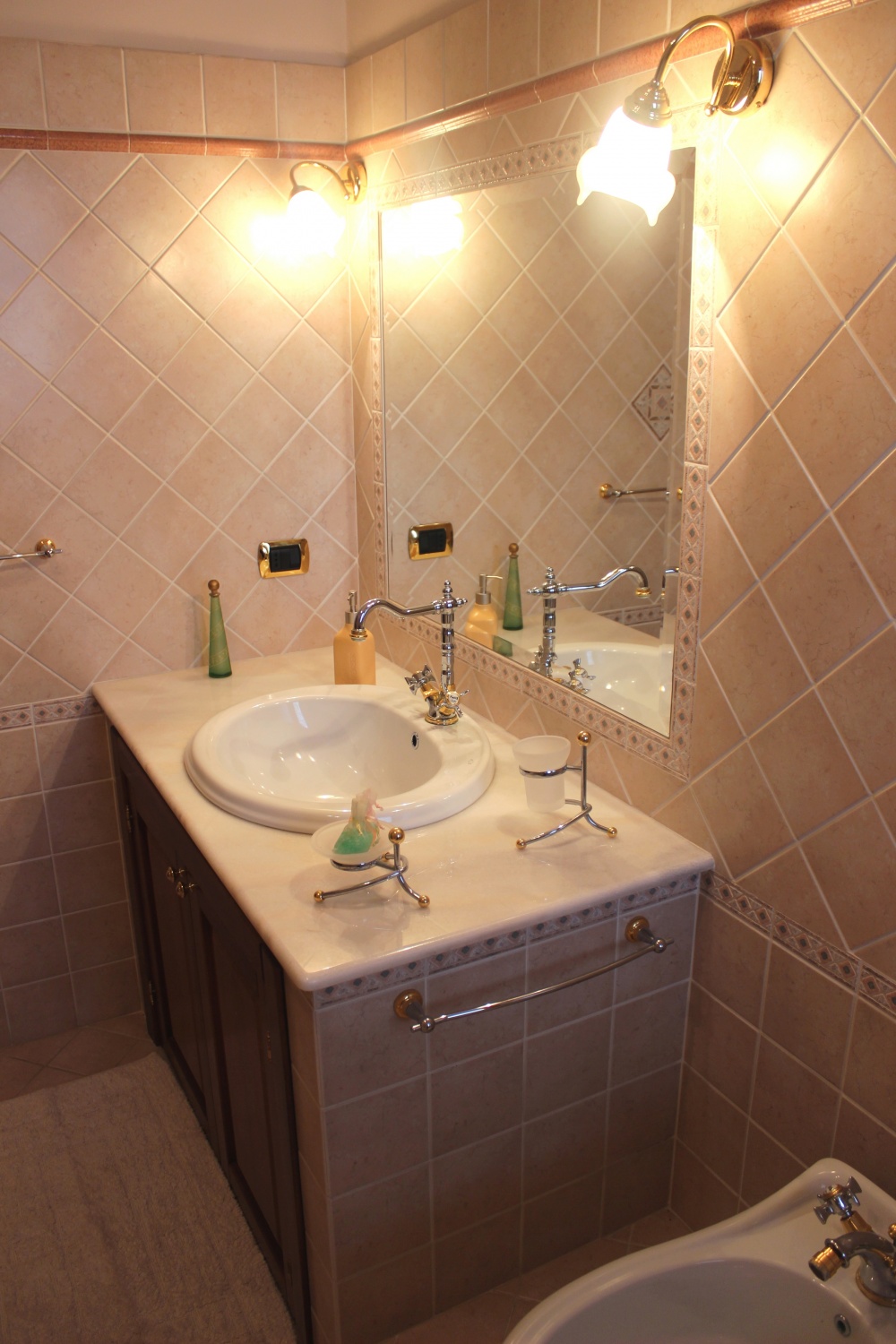 Foto 2 del bagno con vasca - Casa Vacanza RC55 a Rocca di Capri Leone