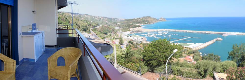 Terrazzo con vista mare, Isole Eolie e porto