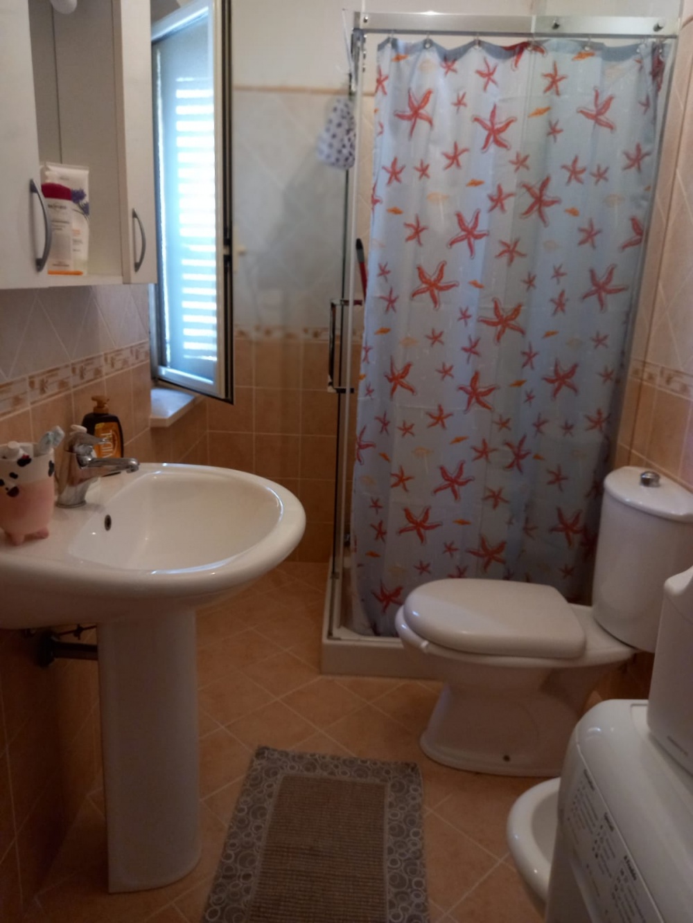 Bagno con doccia della casa vacanza di Acquedolci AQ03